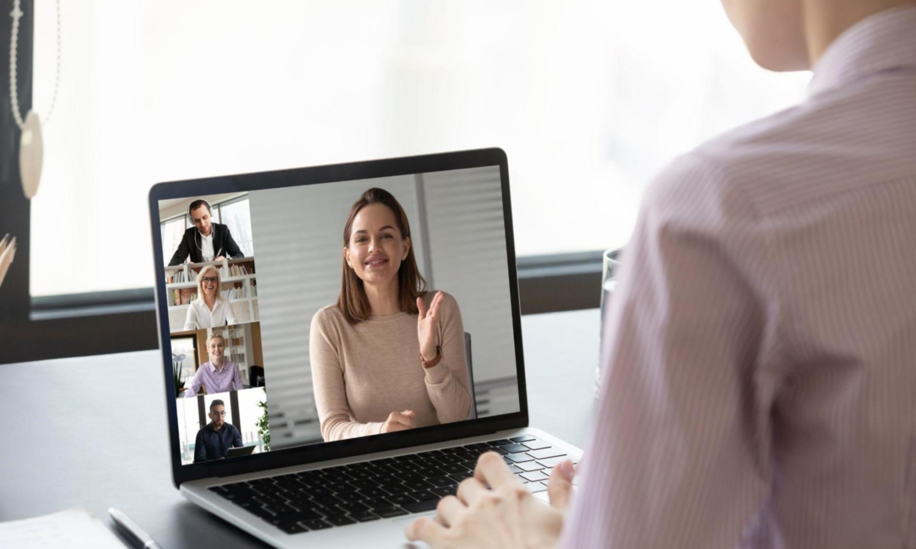 Interactive learning session demonstrating critical thinking methods